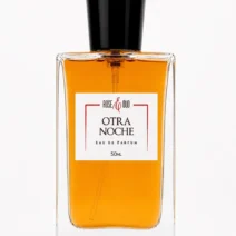 Flacon Otra Noche 50 ml, eau de parfum mixte aux notes de sel de mer, rose turque, praline, ambre, vanille et patchouli