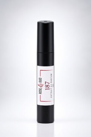Échantillon 2 ml — 187 : flacon vaporisateur noir de 2 ml avec étiquette Rose&Oud, sur fond blanc