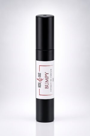 Échantillon 2 ml — Bumpy : flacon vaporisateur noir de 2 ml avec étiquette Rose&Oud, sur fond blanc