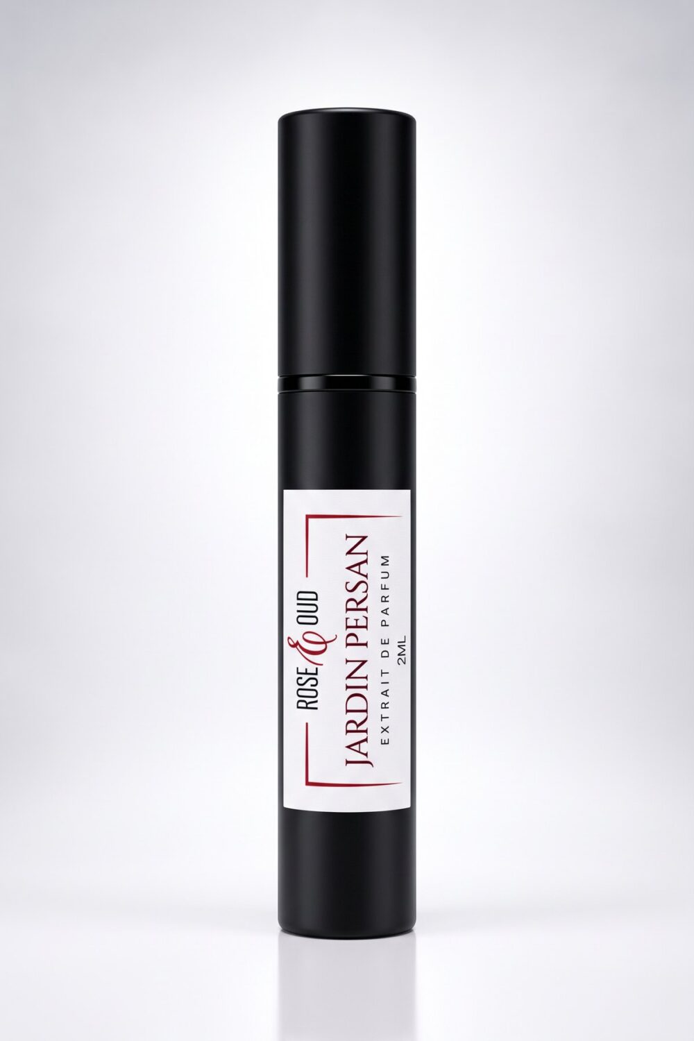 Échantillon 2 ml — Jardin Persan : flacon vaporisateur noir de 2 ml avec étiquette Rose&Oud, sur fond blanc