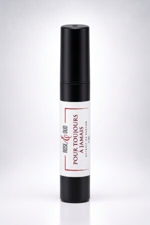 Échantillon 2 ml — Pour toujours à jamais : flacon vaporisateur noir de 2 ml avec étiquette Rose&Oud, sur fond blanc